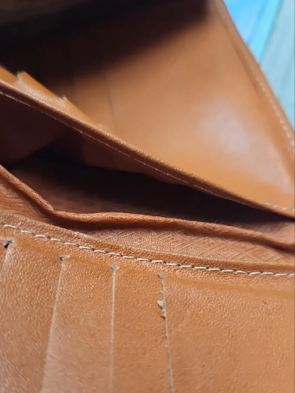 Vintage Dooney & Bourke All-Weather Leather compact wallet in hunter green/tan